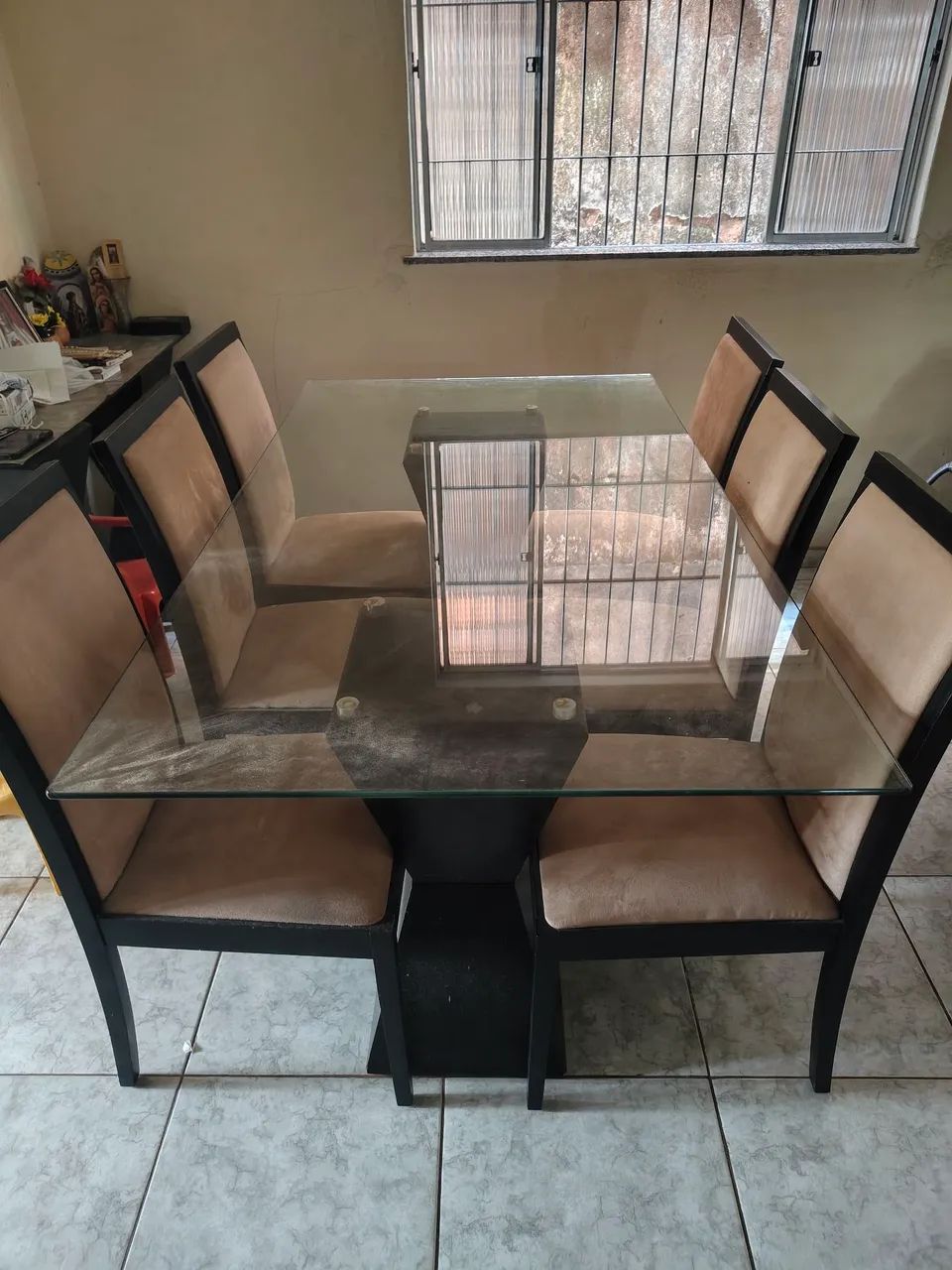 Vendo Conjunto de mesa elegante com 6 cadeiras  - Foto 4