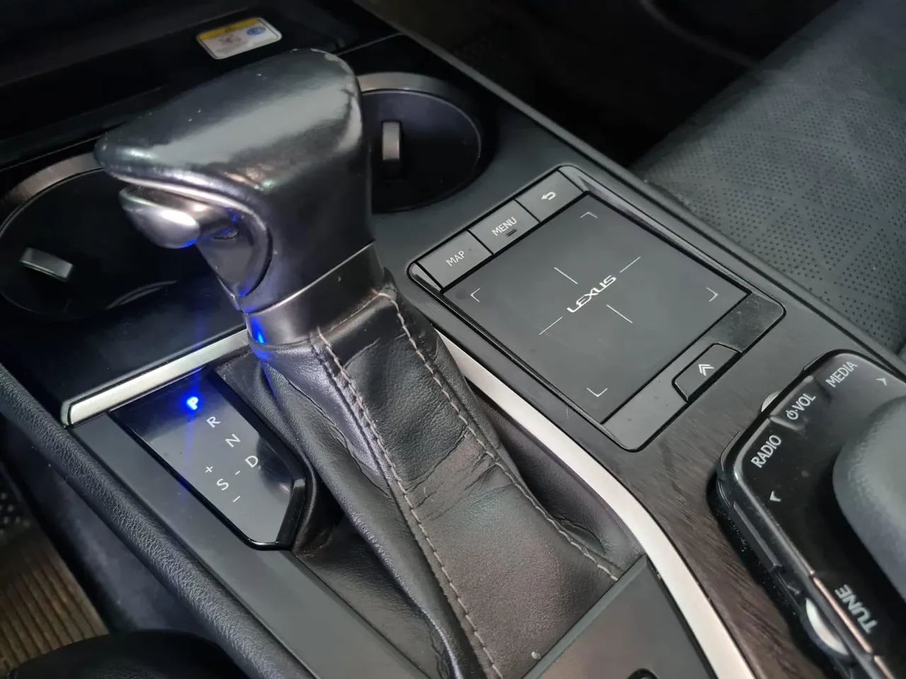 Lexus UX-250h Luxury 2.0 16V Aut.(hybrid), foto 8 de 20