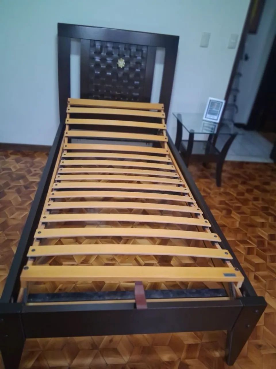 Conjunto de cama, colchão, mesa de cabeceira e cômoda. - Foto 2