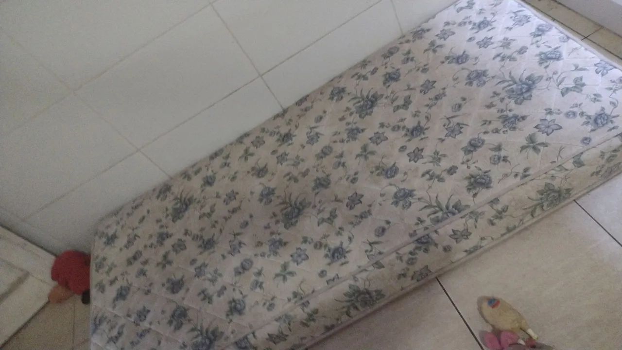 Troco cama solteiro +colchao em tv - Foto 3