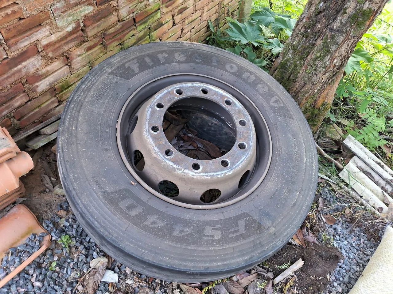 Roda com pneu 275/80R22,5 para carreta. - Foto 4