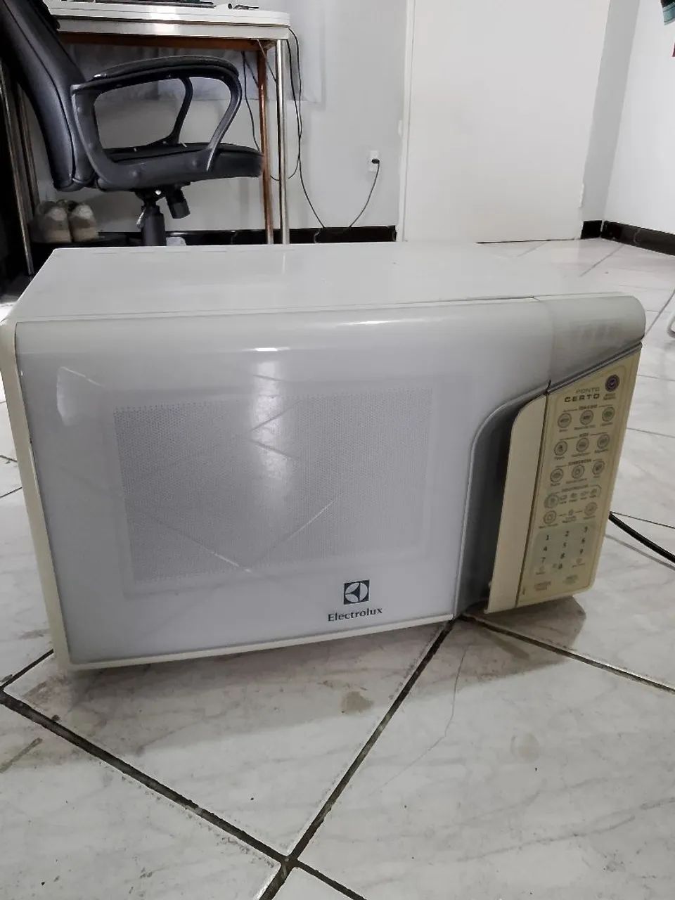 MICROONDAS ELECTROLUX MEP41 31 LITROS 127V - COM DEFEITO