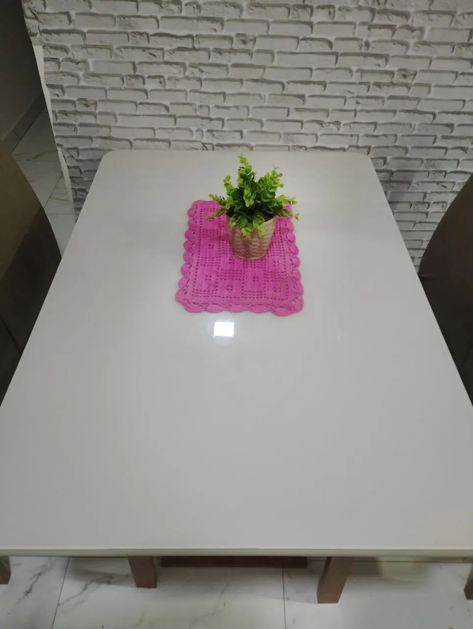 Mesa de jantar com 04 cadeiras. - Foto 2
