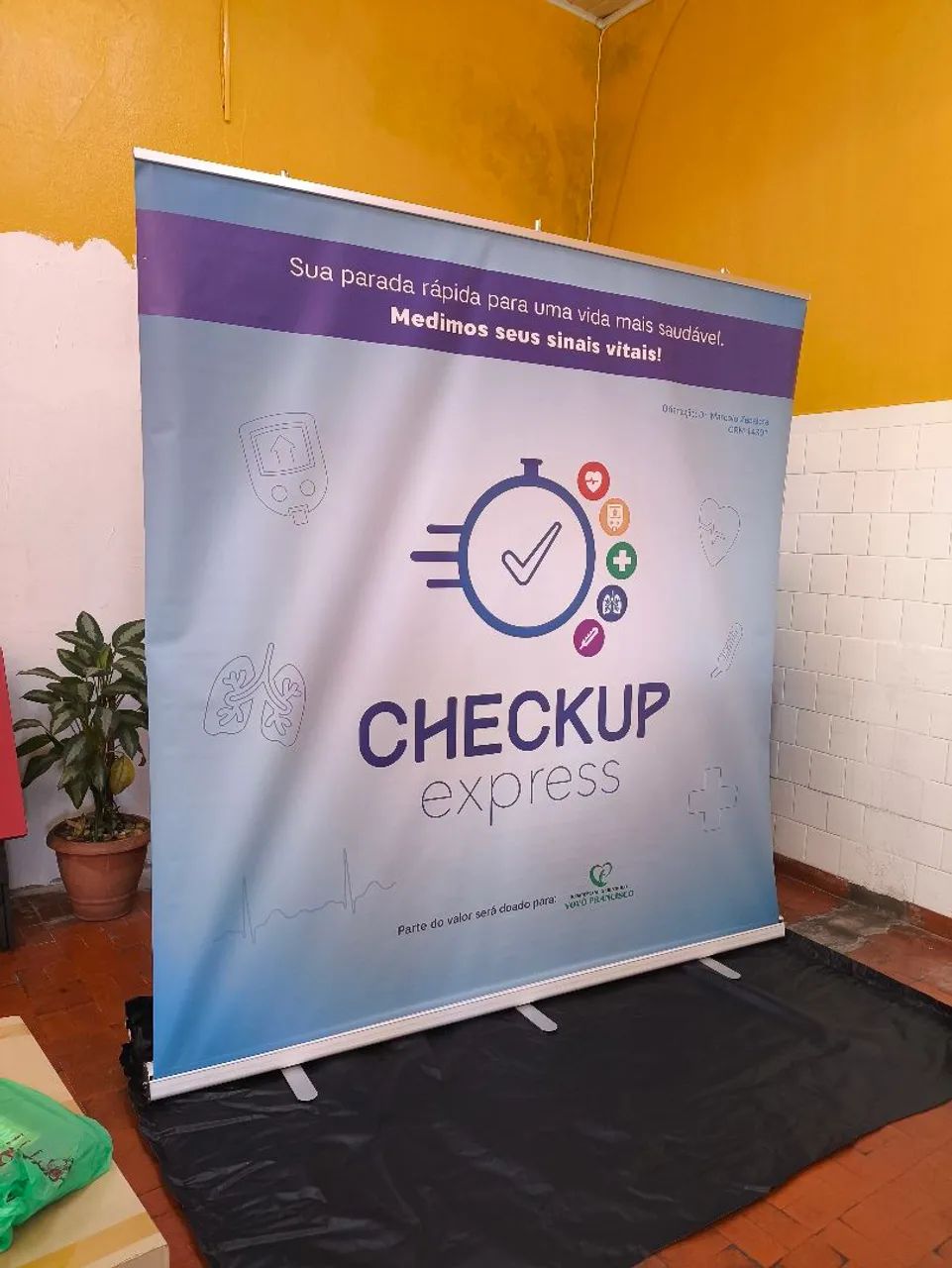 Suporte para banner roll UP novo grande.