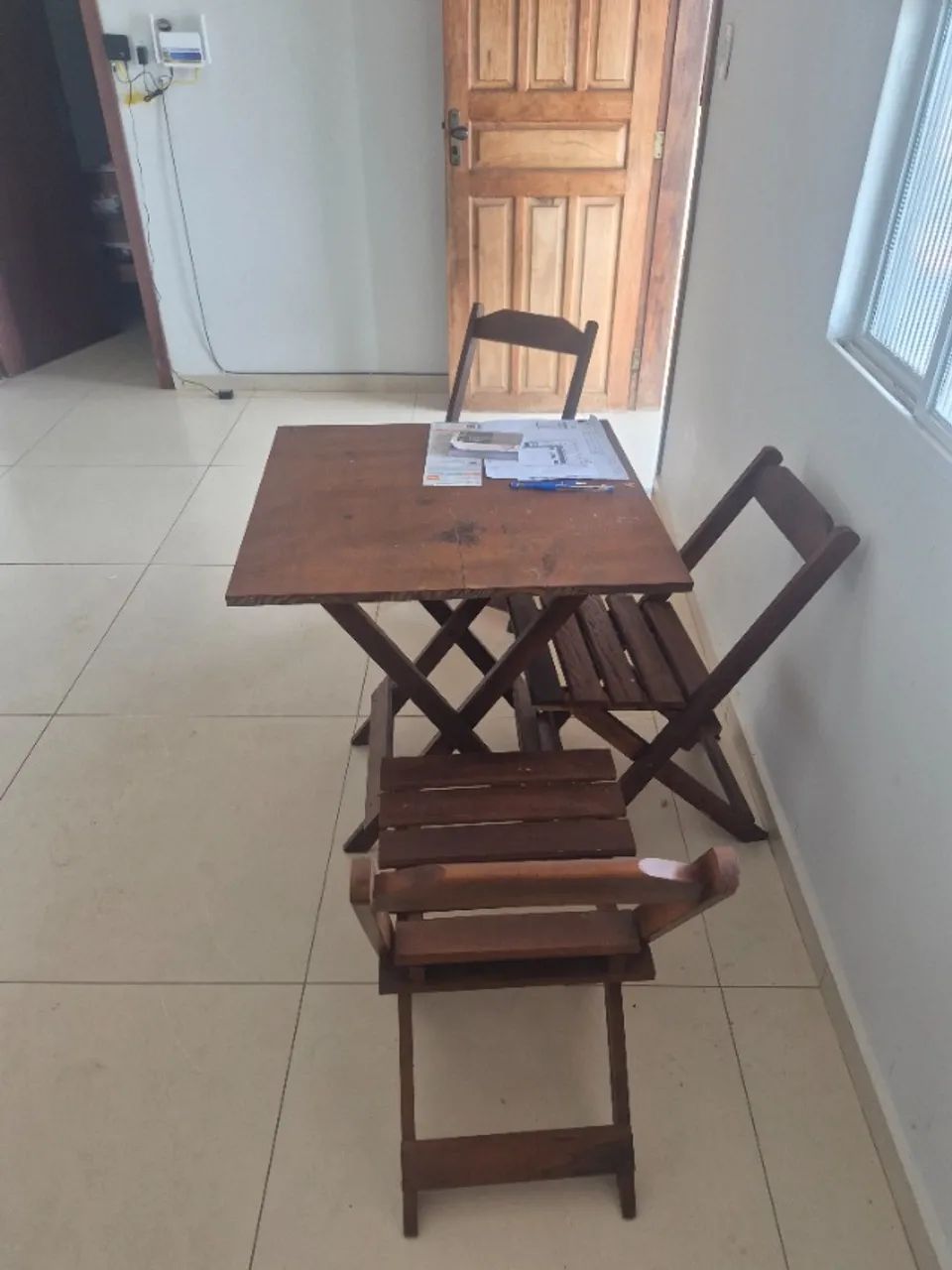 Mesa com 4 cadeiras