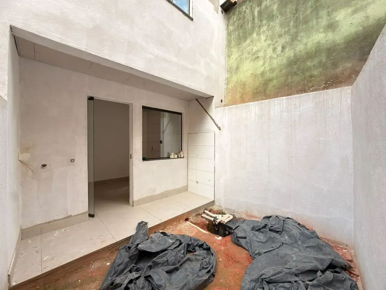 Casa Geminada com 2 quartos sendo 2 suítes 3 banheiros 1 vaga - Foto 3