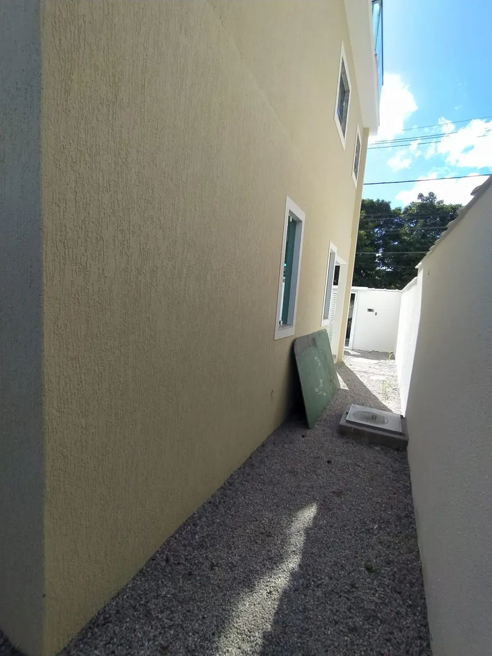 Triplex independente com 3 quartos e próximo do Emissário de Costa Azul em Rio das Ostras  - Foto 4