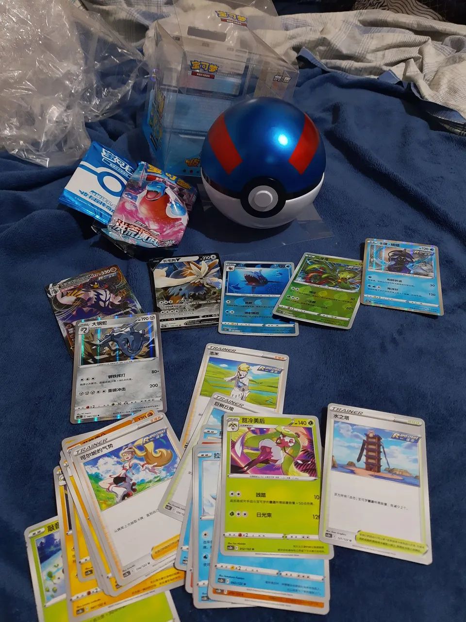 Lote de cartas pokémon chinesas + pokébola 