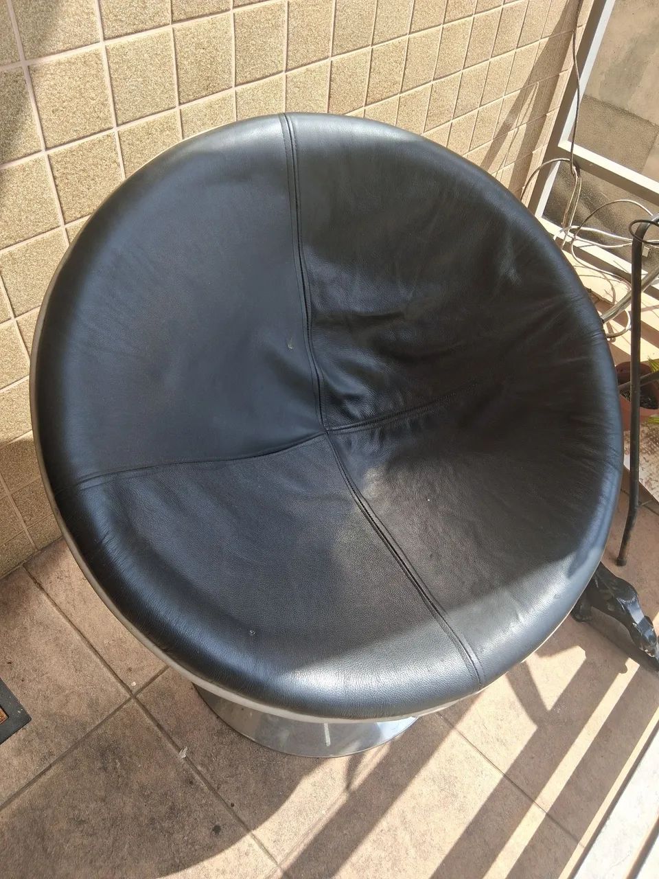 Poltrona giratória de courino...Super confortável para qualquer ambiente...Usada - Foto 4