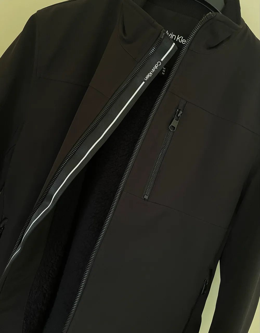 Jaqueta Calvin Klein Soft Shell - Preto  - Foto 5