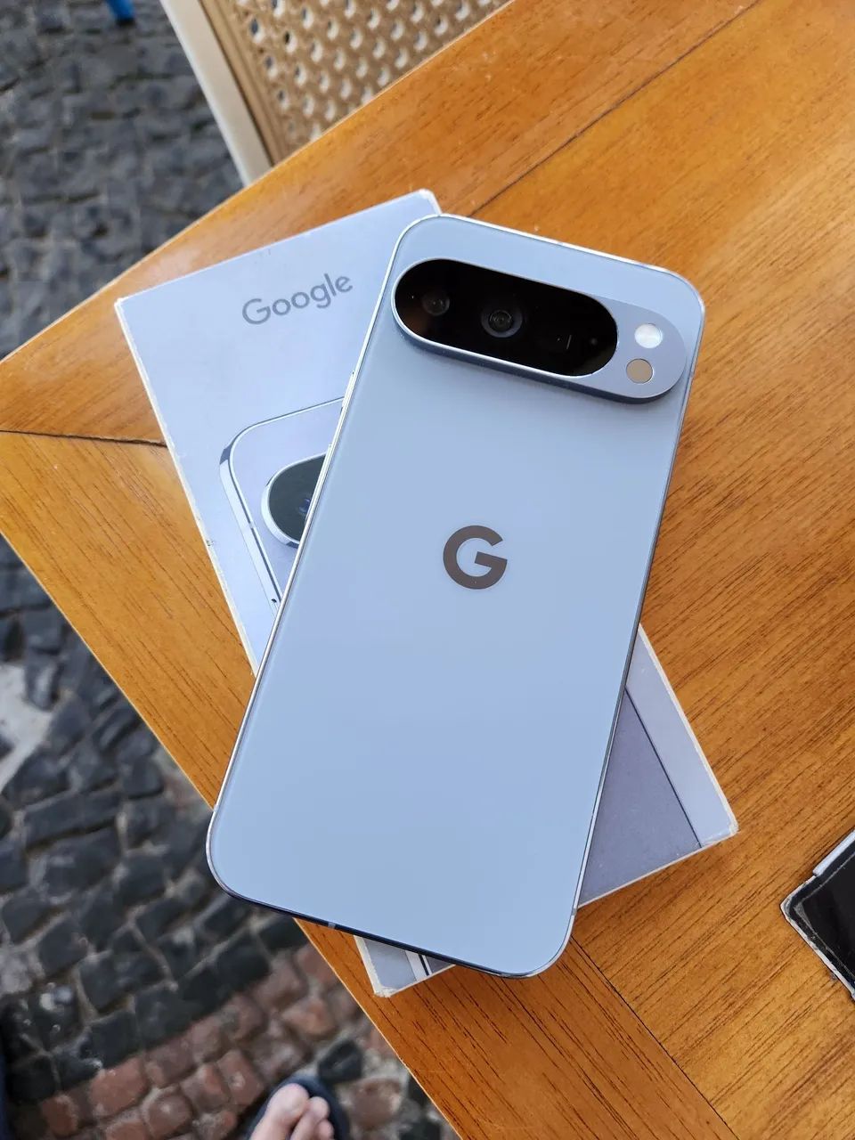 Google pixel 10 pro XL / Cor Moonstone 256GB.