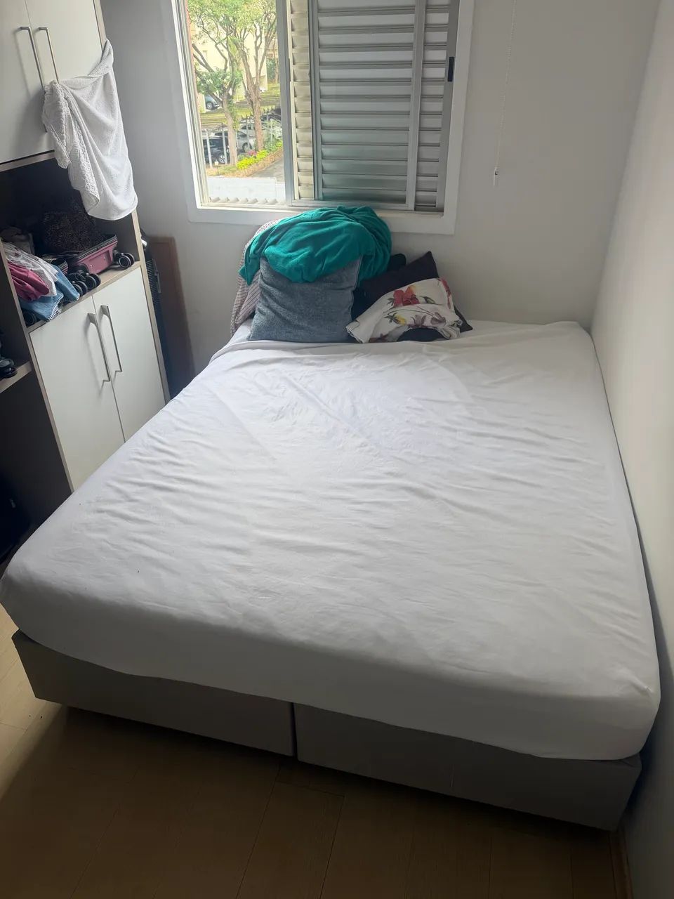 Cama box e colchão queen size 