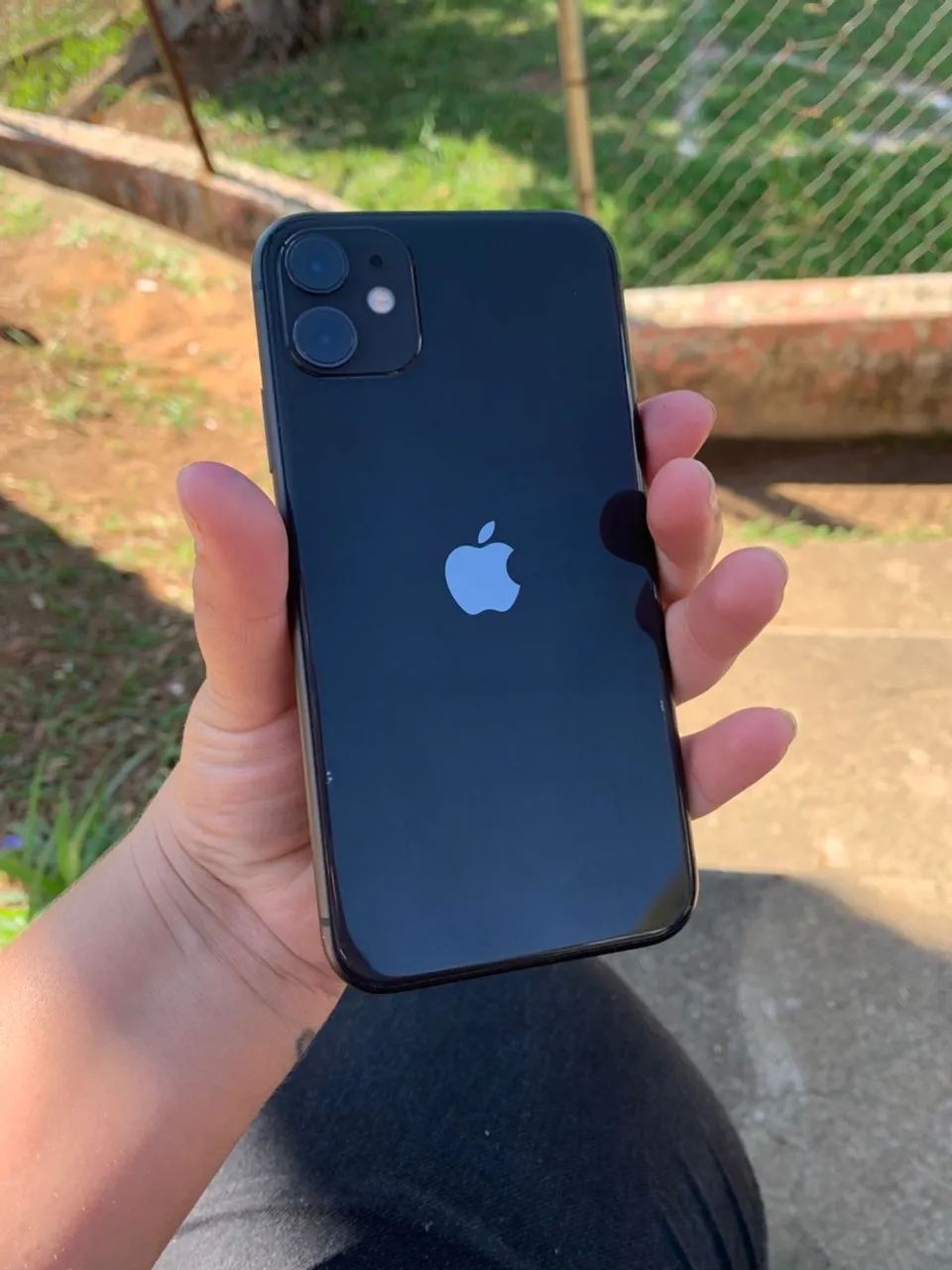 Vende-se IPhone 11 de 128 gb funcionando perfeitamente  - Foto 3