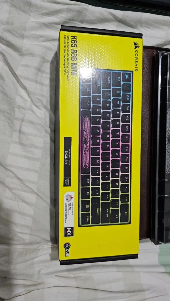 Teclado Corsair k65 Mini ARGB Switch red + bolsa de viagem