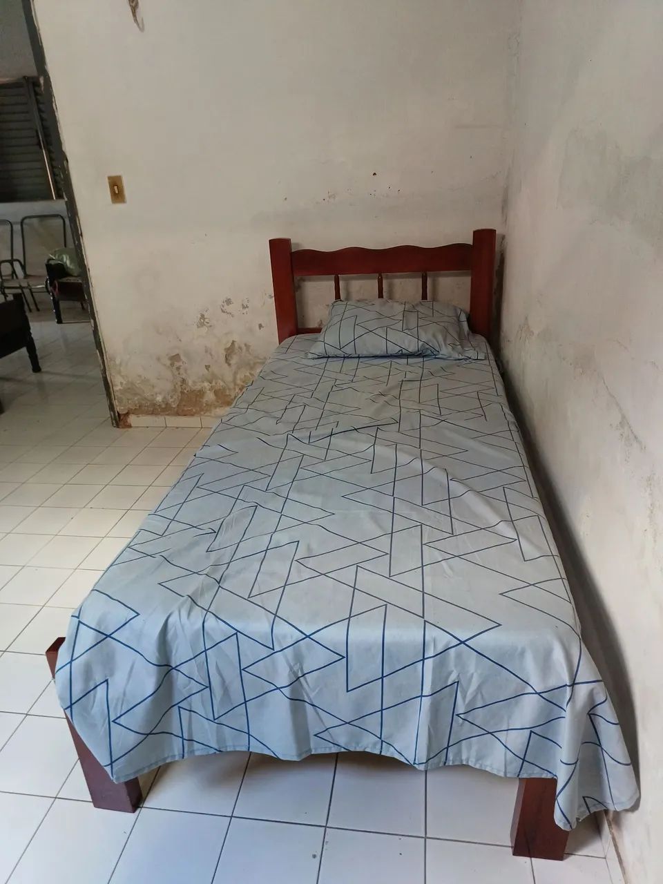 Vendo essa cama com colchão solteiro - Foto 2