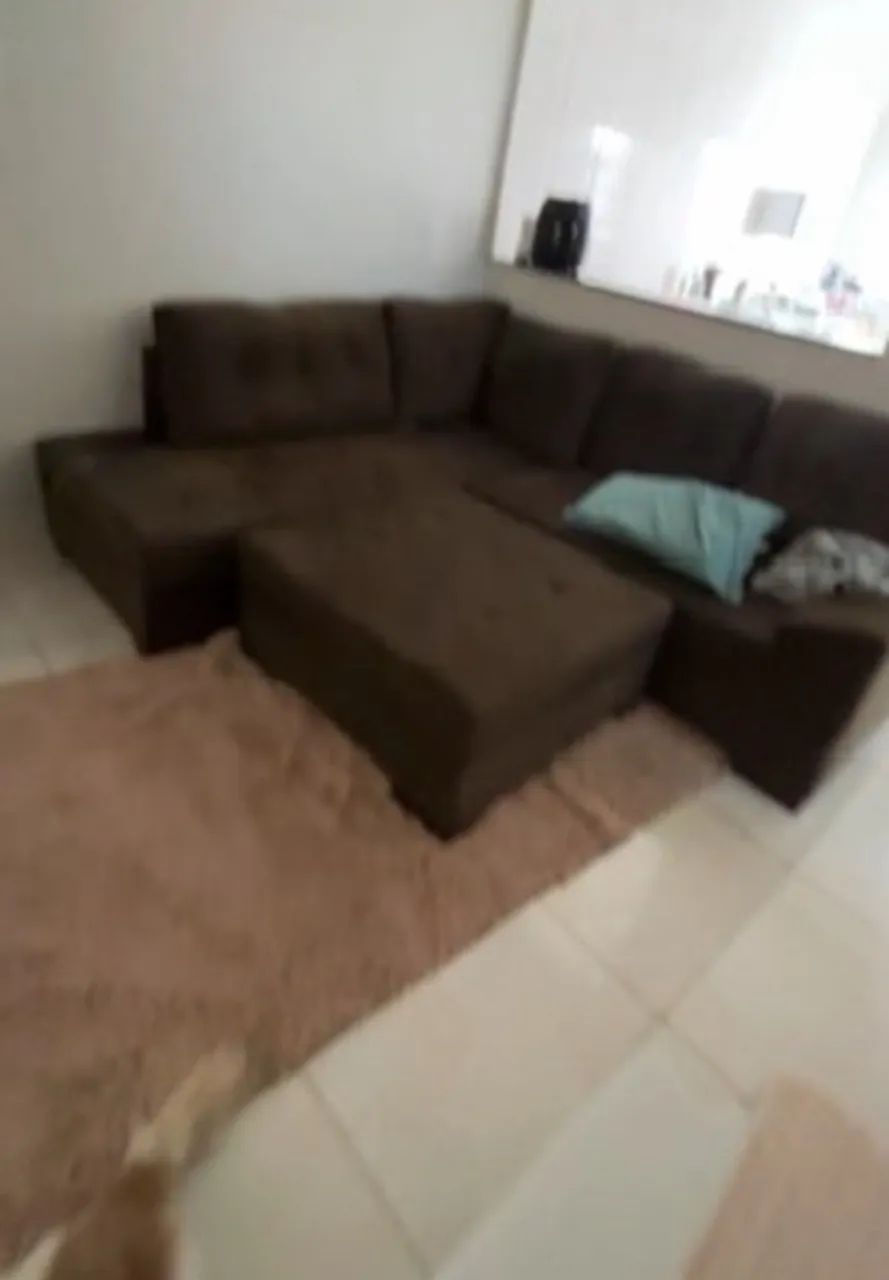 Sofá grande  em L com apoio 
