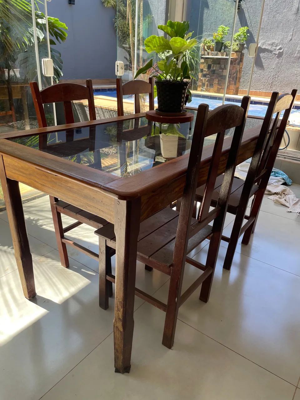 Mesa 6 lugares com 4 cadeiras  - Foto 2