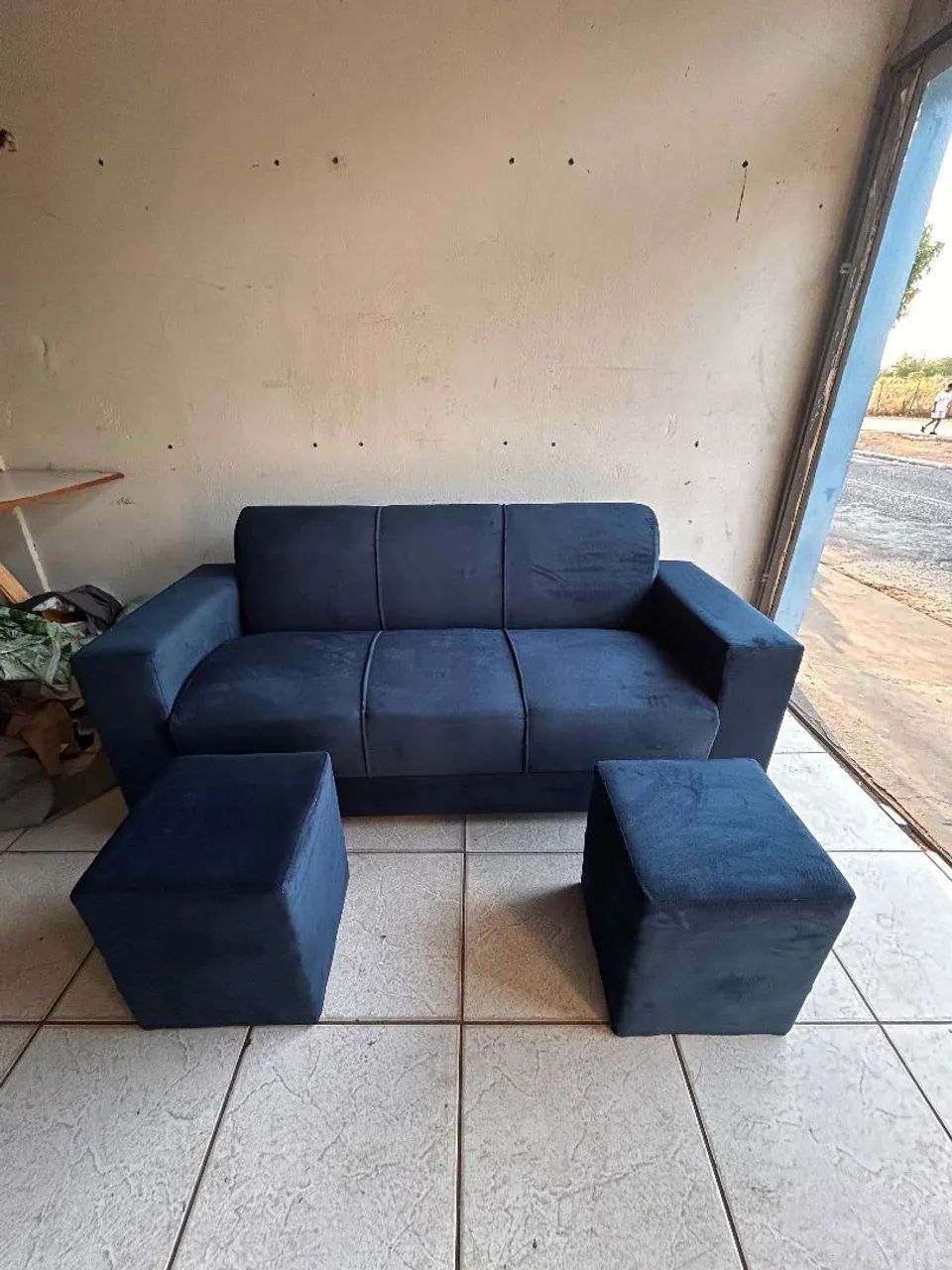 Sofá três lugares 