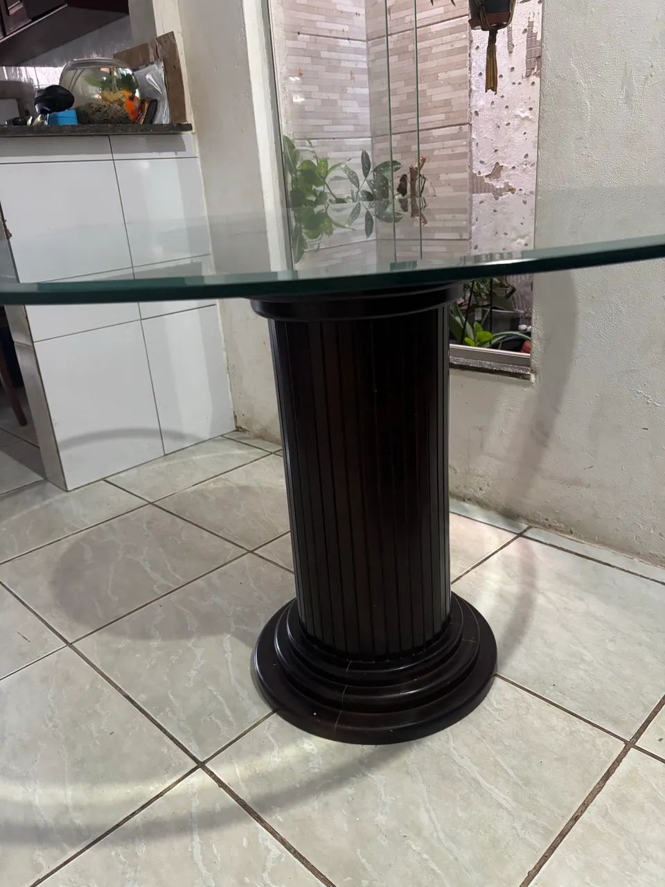 Mesa de madeira e vidro 