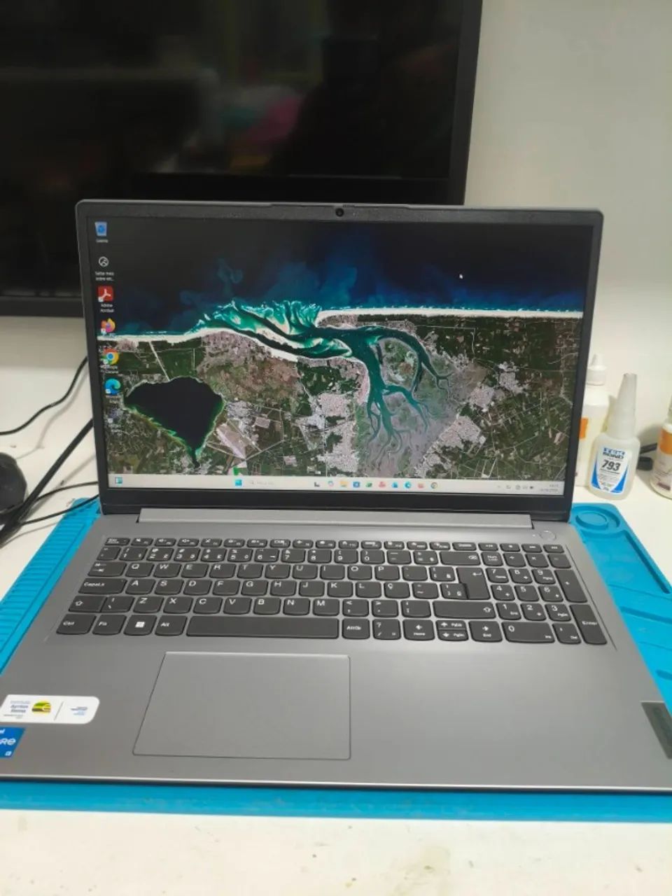 Notebook Lenovo (Impecável). 