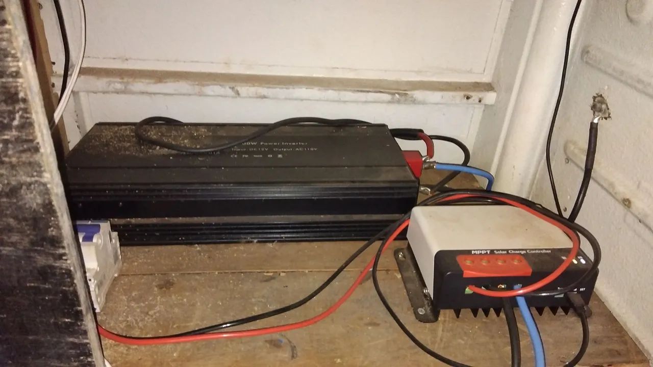 Kit off grid e frigobar 90L midea 