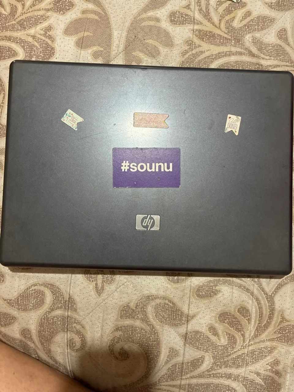 Notebook HP com defeito, ligando mas muito lento. Ideal para peças ou conserto.