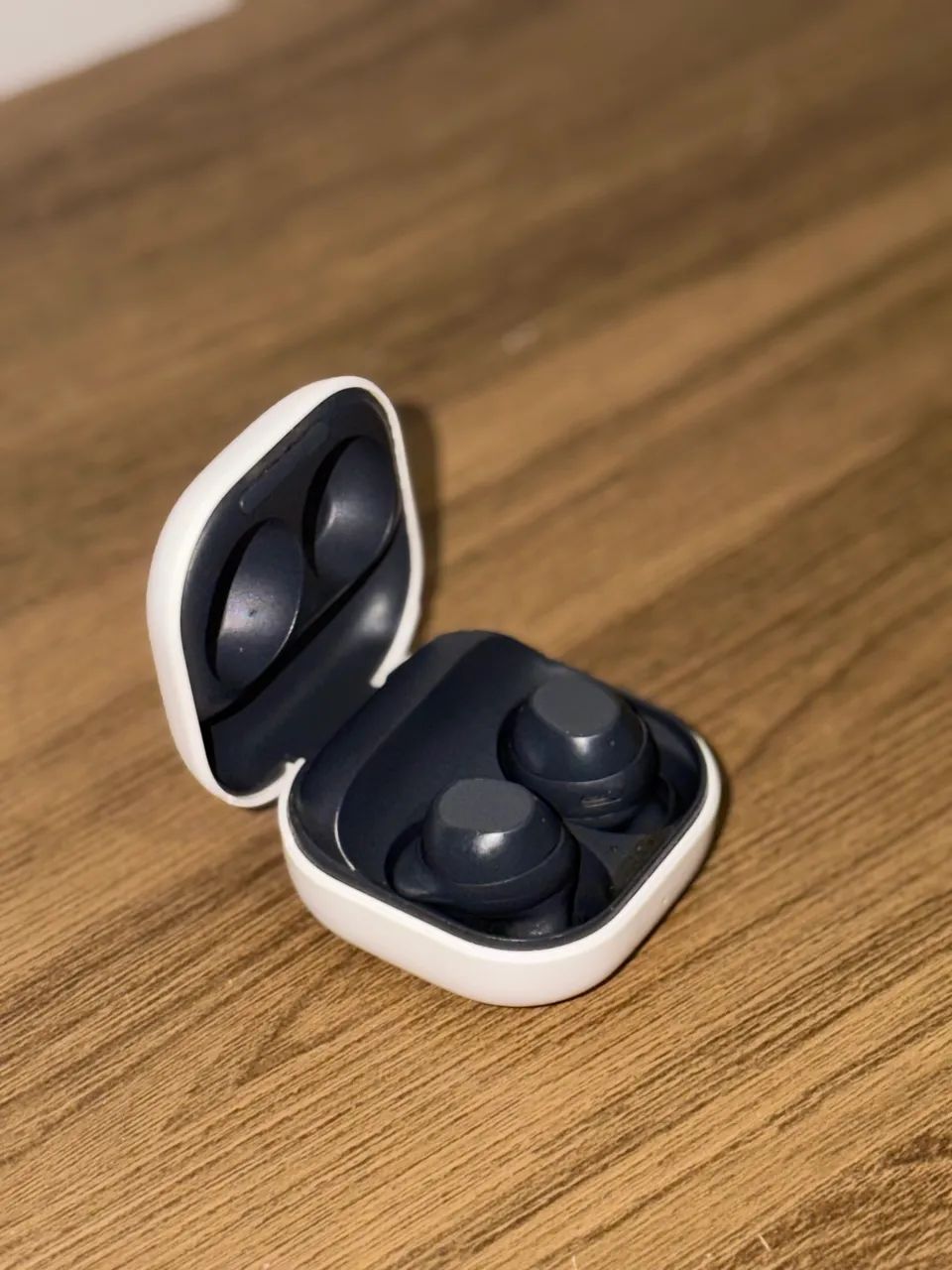 Fone Samsung buds fe só funciona lado esquerdo  - Foto 3