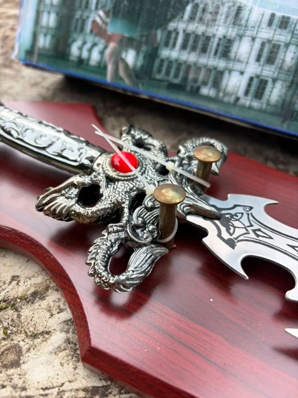 Espada decorativa colecionável com suporte - Foto 3