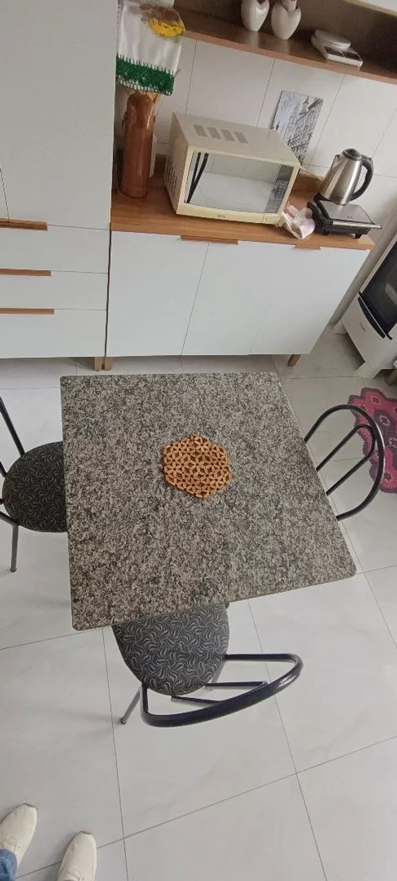 Mesa 70x70 mármore + 3 cadeiras  - Foto 4