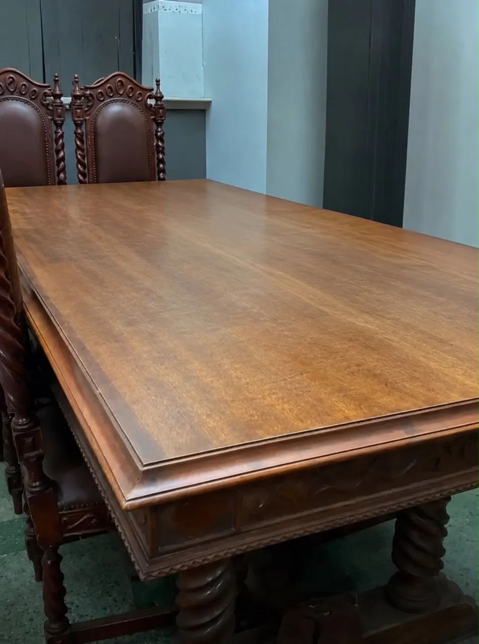 Mesa de madeira para 8 lugares 
