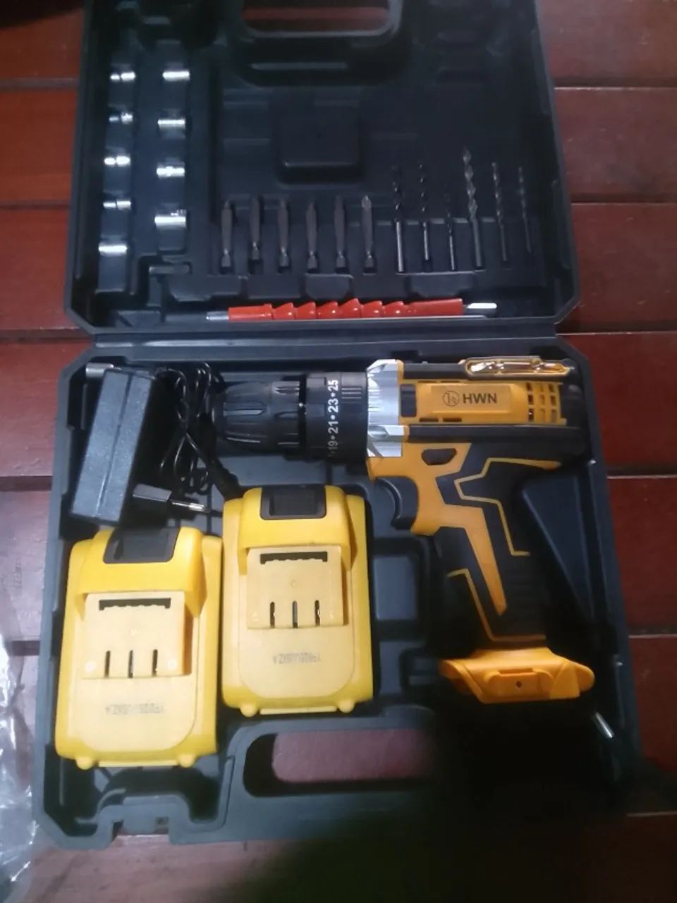 Parafuzadeira nova com 2 baterias  - Foto 2