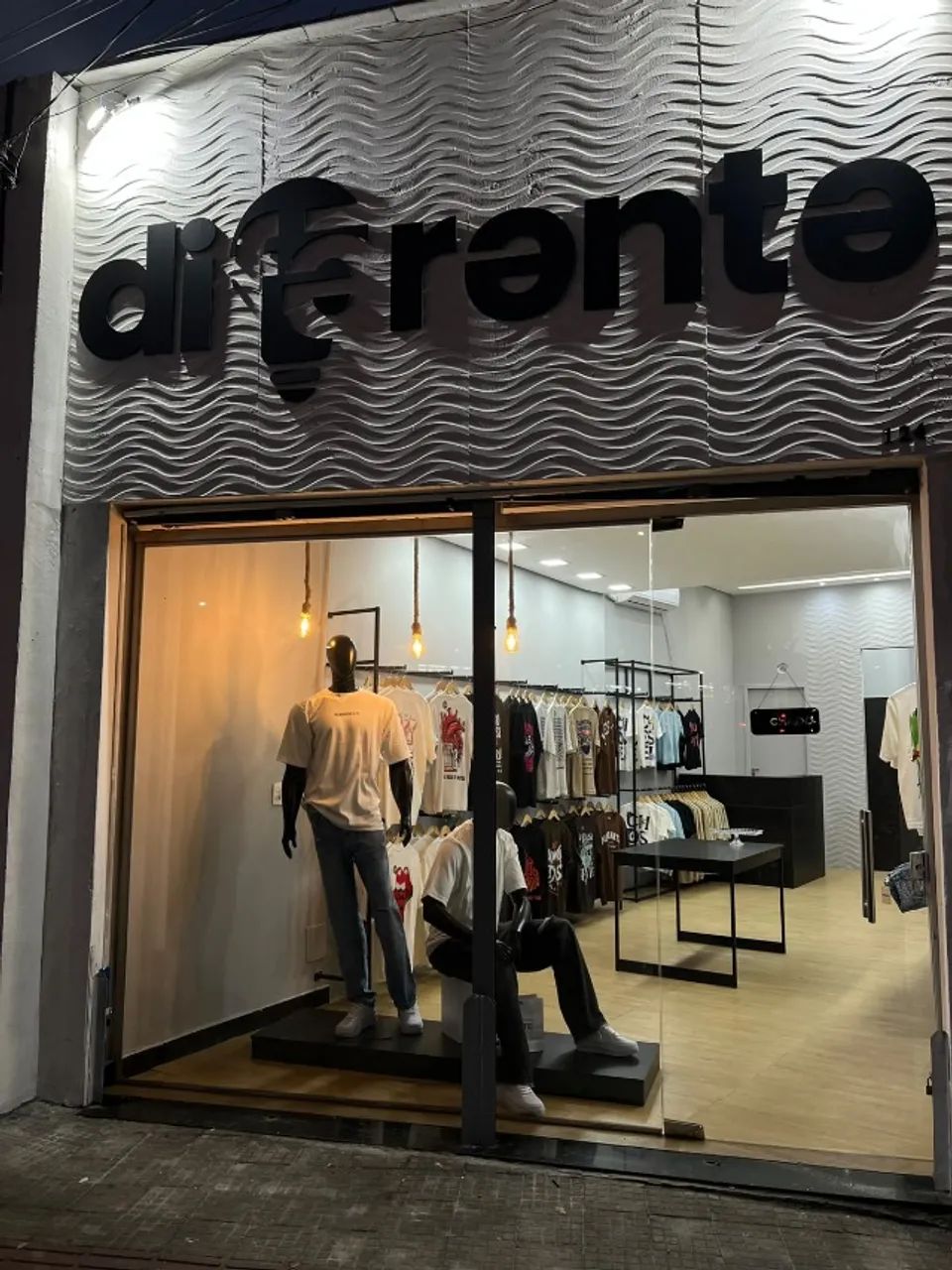 Vendo mobiliário para loja de roupa 