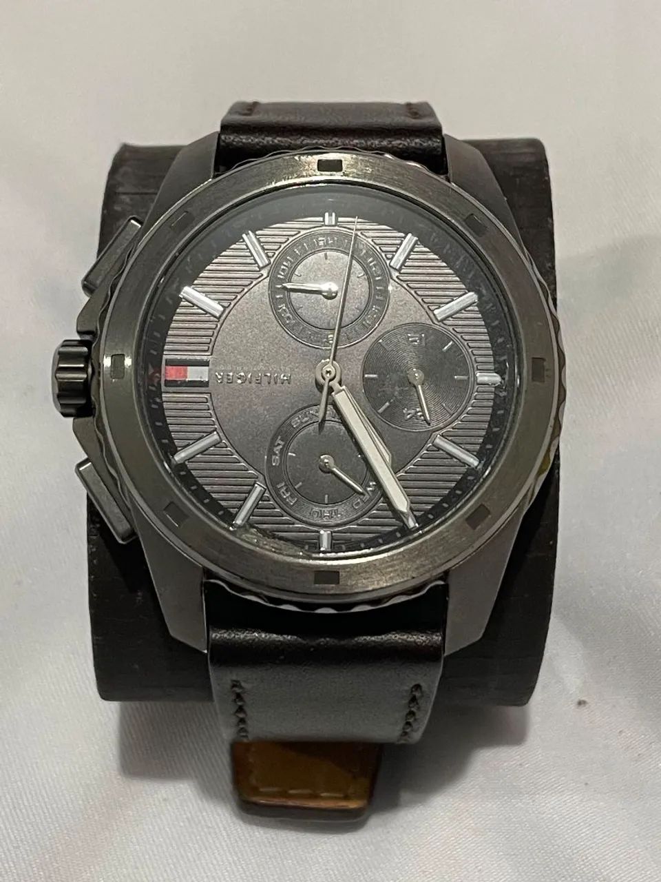 Vendo relógio tommy em perfeito estado