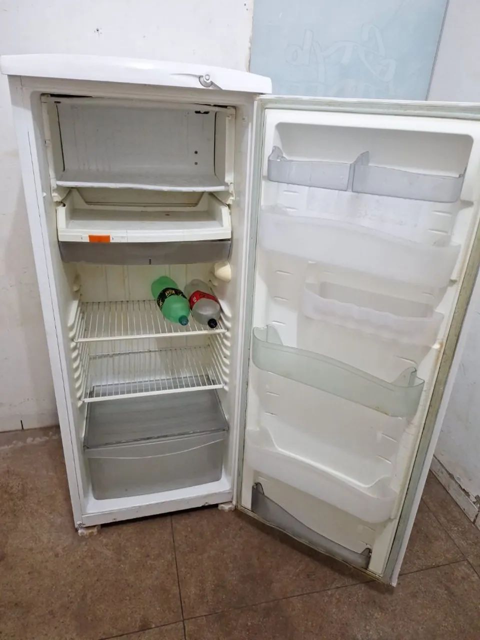 Geladeira Cônsul.                                                Faço entrega 