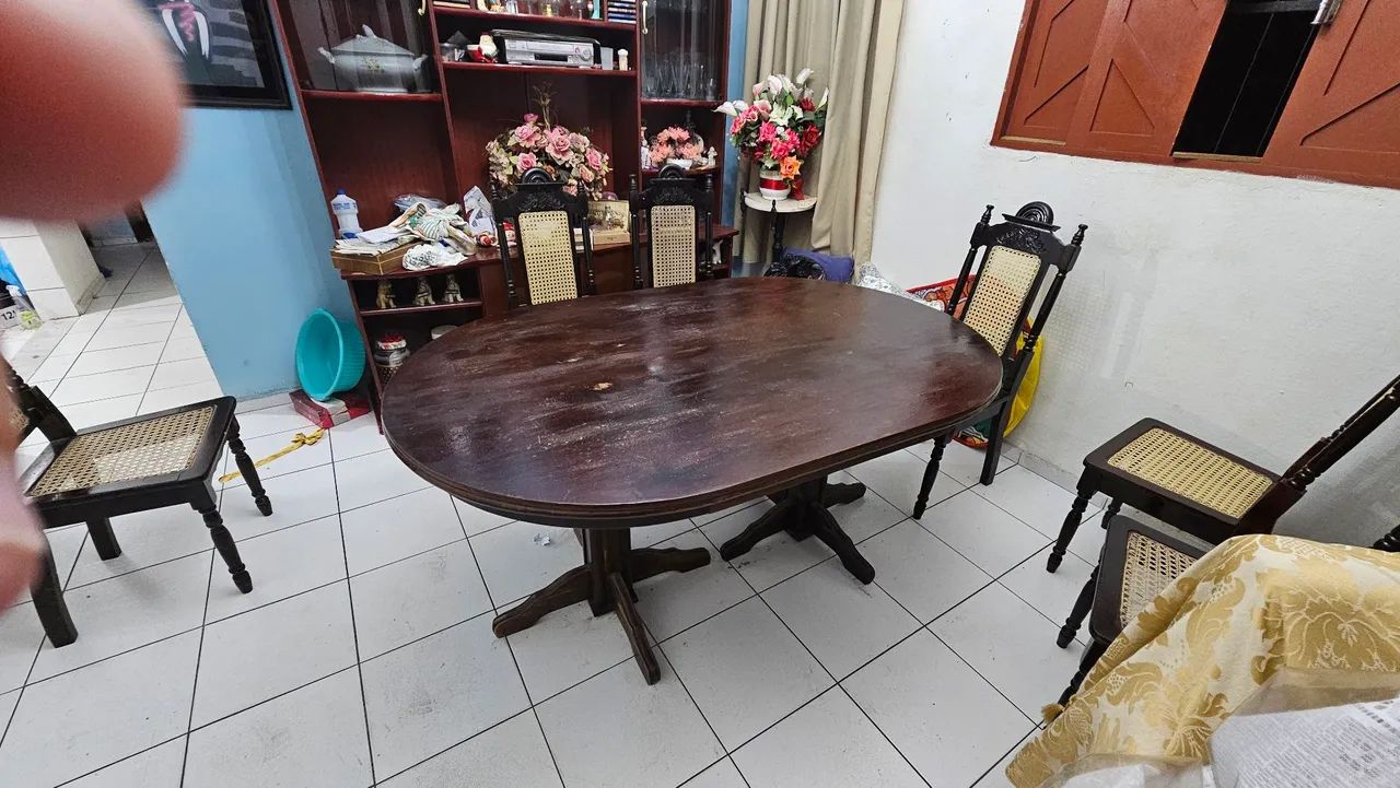 Mesa com 6 cadeiras - Madeira Maciça  - Foto 3