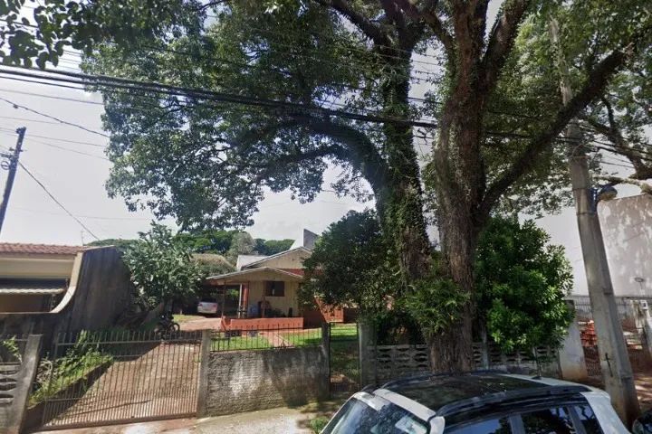 Casa 3 quartos terreno inteiro AV. Paranavai Maringá PR
