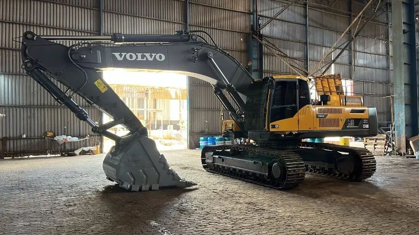 ESCAVADEIRA VOLVO EC480