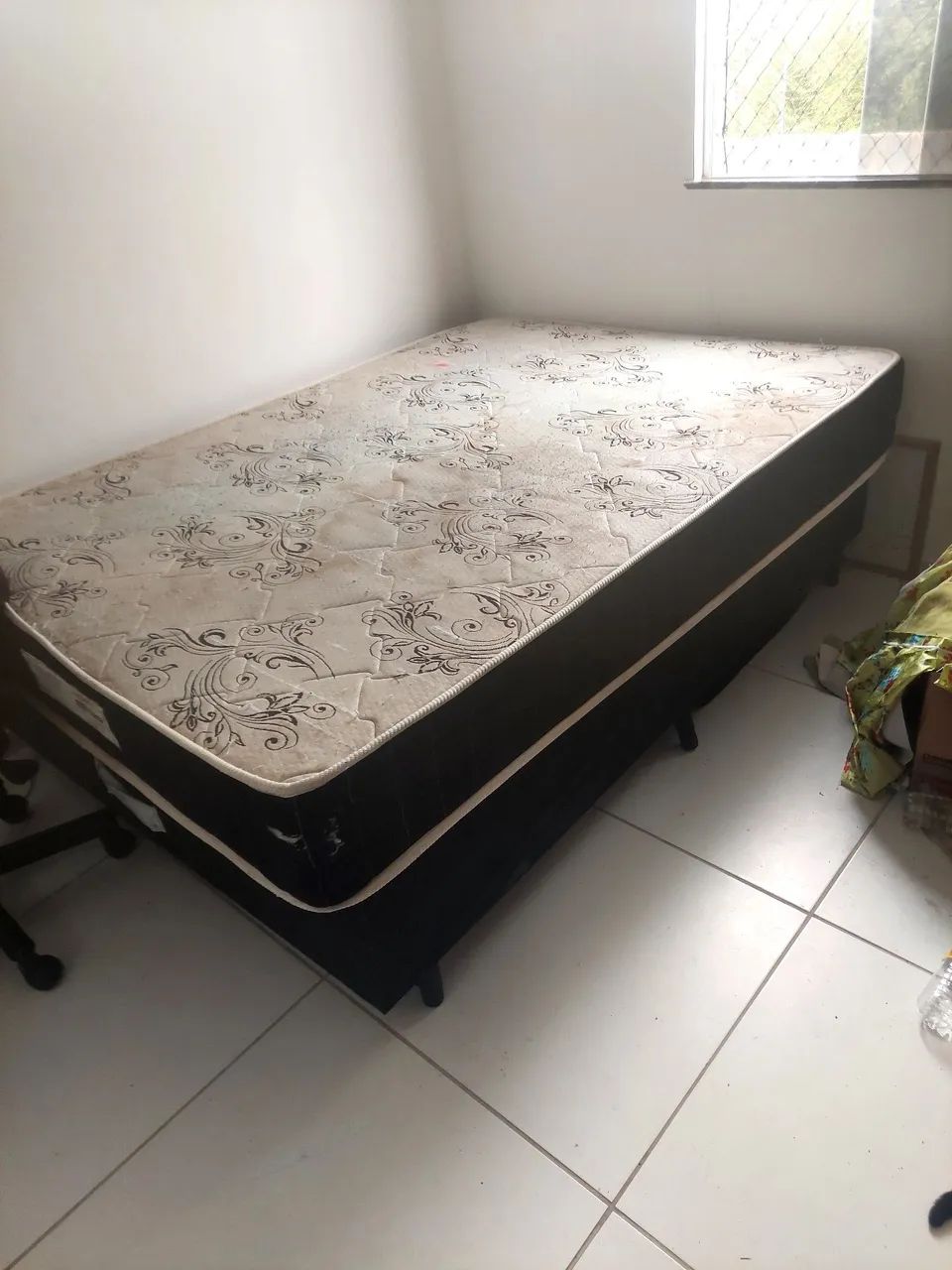 Vendo cama de casal King size usada
