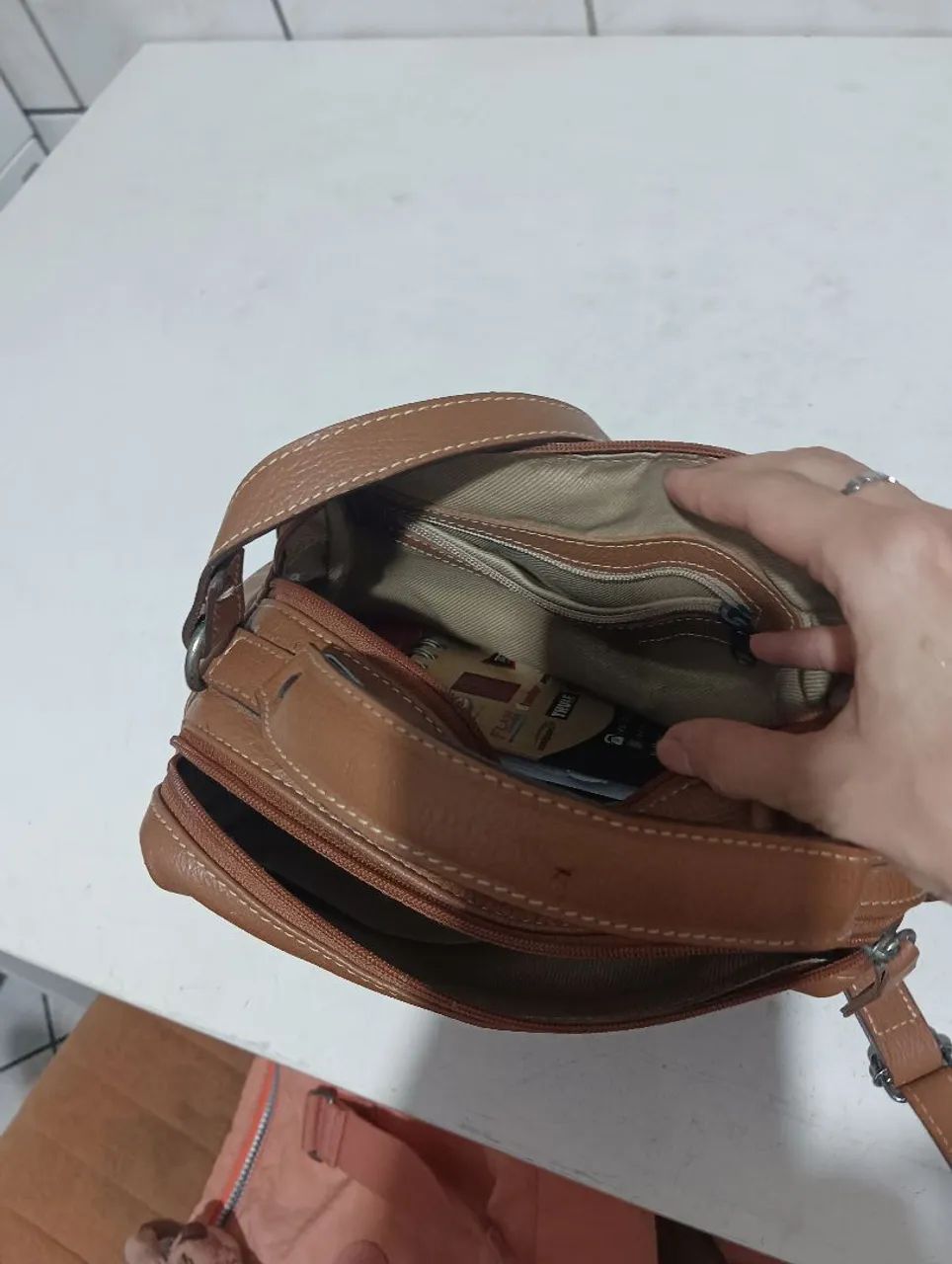 Bolsa tira colo Mr Cat em couro - Foto 4