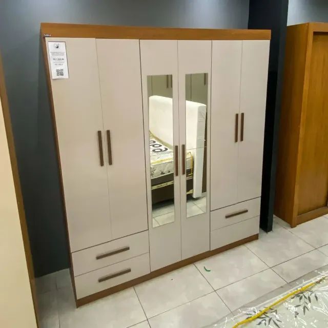Guarda Roupa Hercules com 6 Portas 4 Gavetas e Espelho