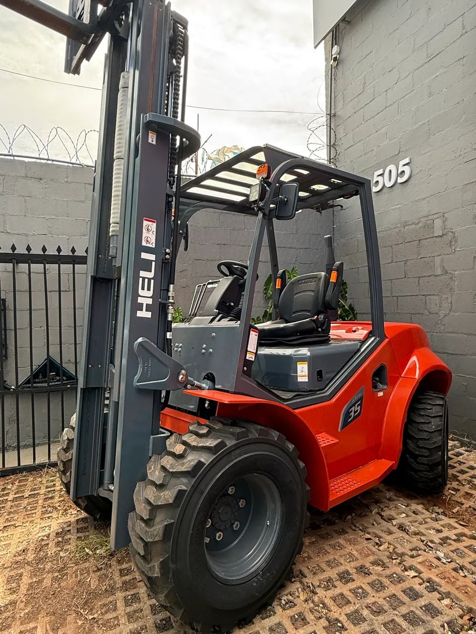 Empilhadeira Off Road 4x2 ou 4x4