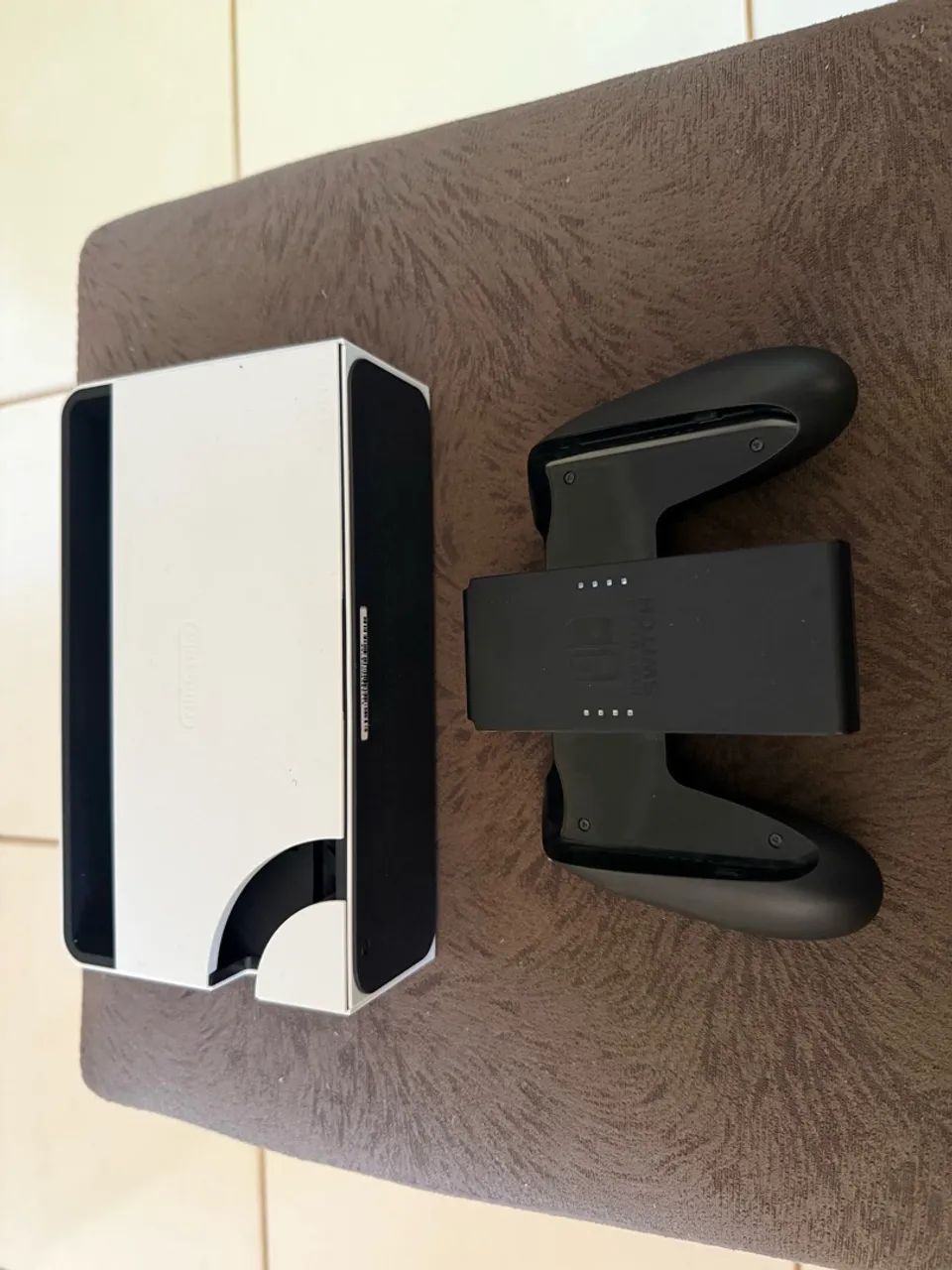 Nintendo Switch OLED Branco + Pro Controller + Kit Completo de Acessórios - Foto 3