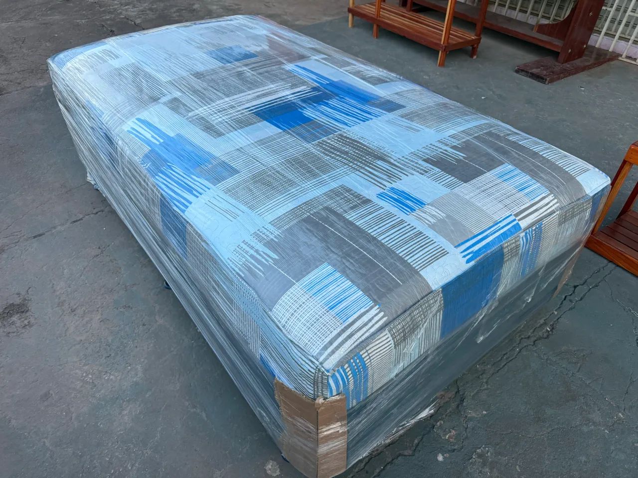 Cama solteirão mola ensacada nova