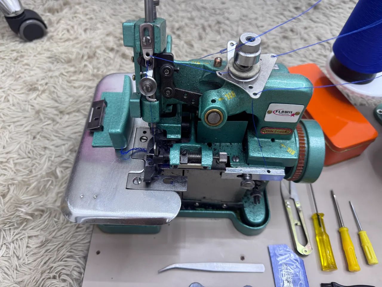 Maquina overlock Semi-Industrial Chinesa GN1-6D pouco usada - Foto 3