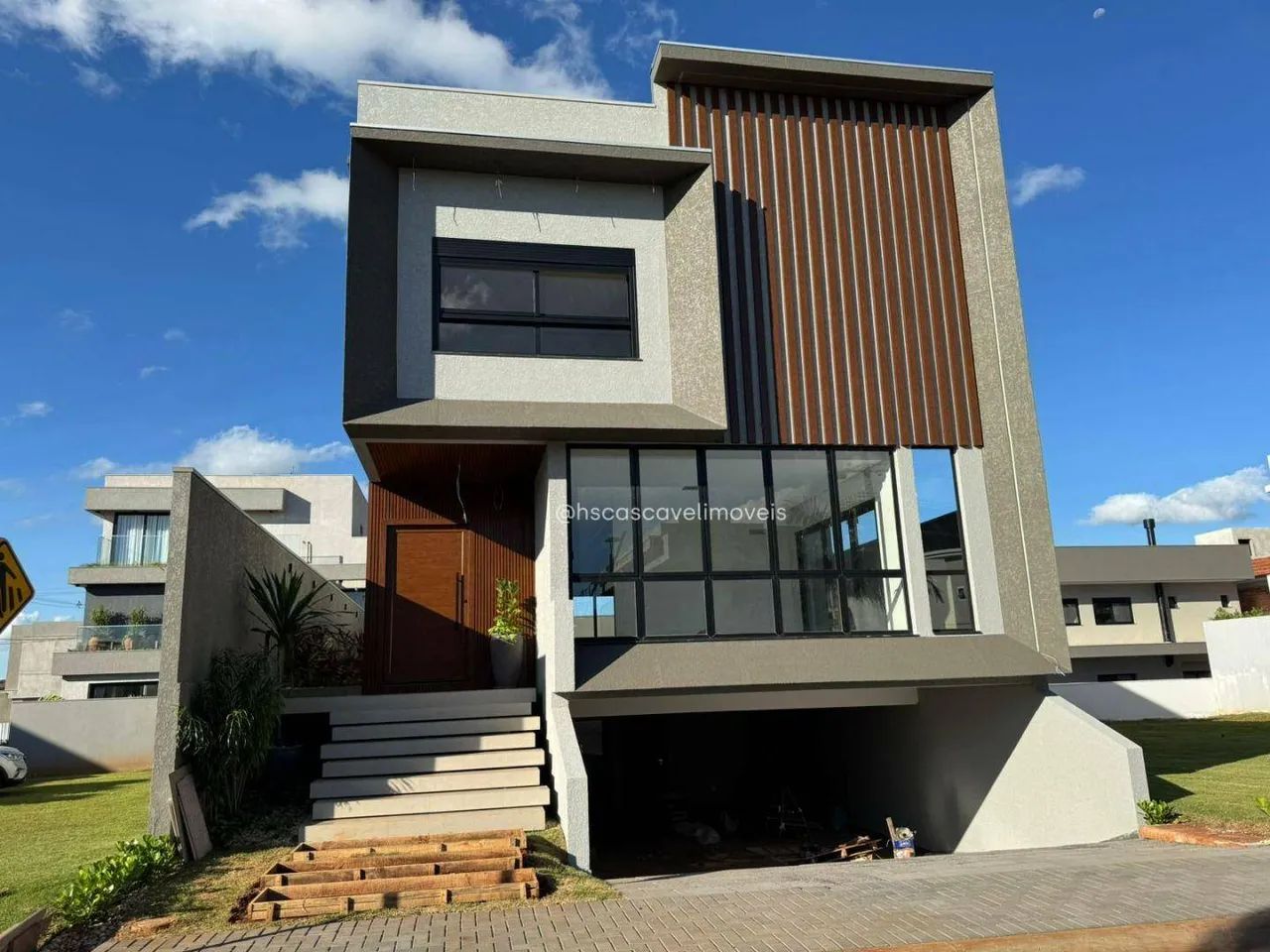 Sobrado com 3 dormitórios à venda, 264 m² por R$ 2.580.000,00 - Cancelli - Cascavel/PR