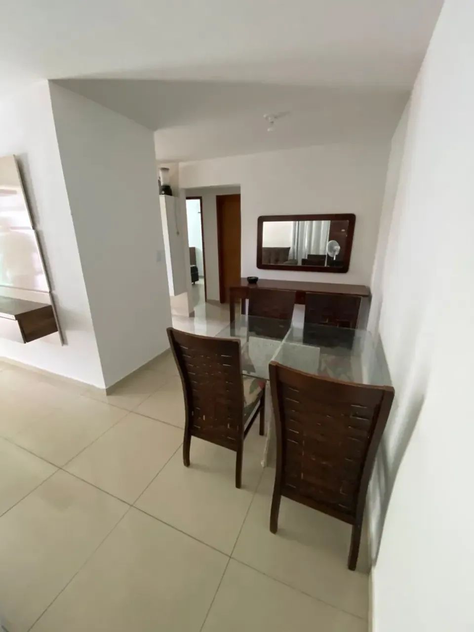 ALUGO APARTAMENTO TERREO COM ÁREA EXTERNA PRIVATIVA - MOBILIADO COM 2 QUARTOS - Foto 2