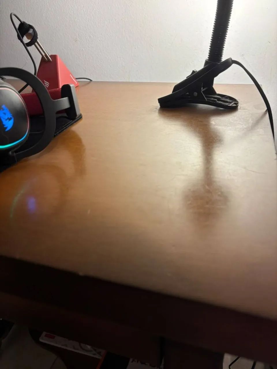 Mesa de madeira com gaveta - Foto 4