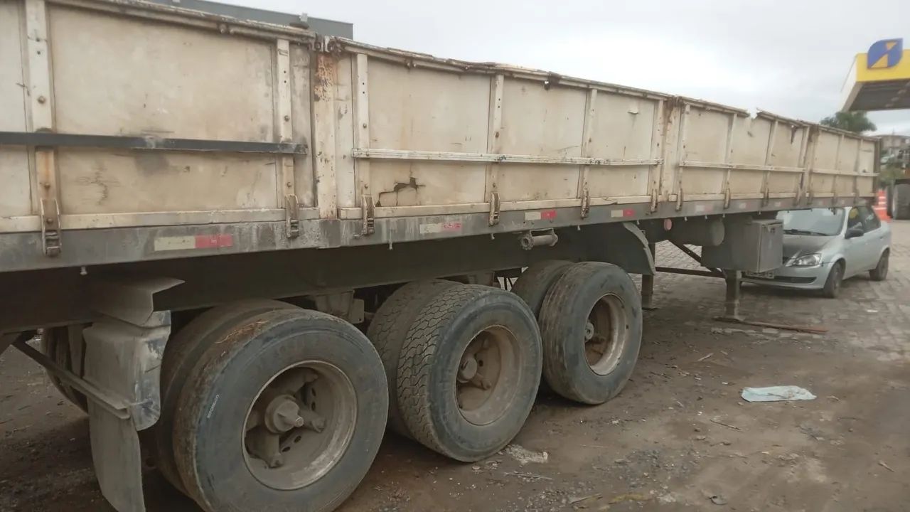 Carreta carga seca 