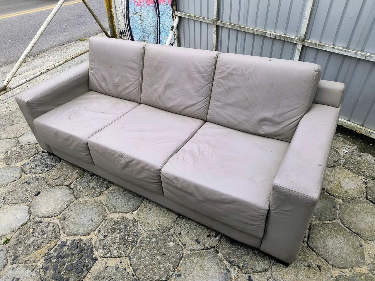SOFÁ 3 LUGARES 