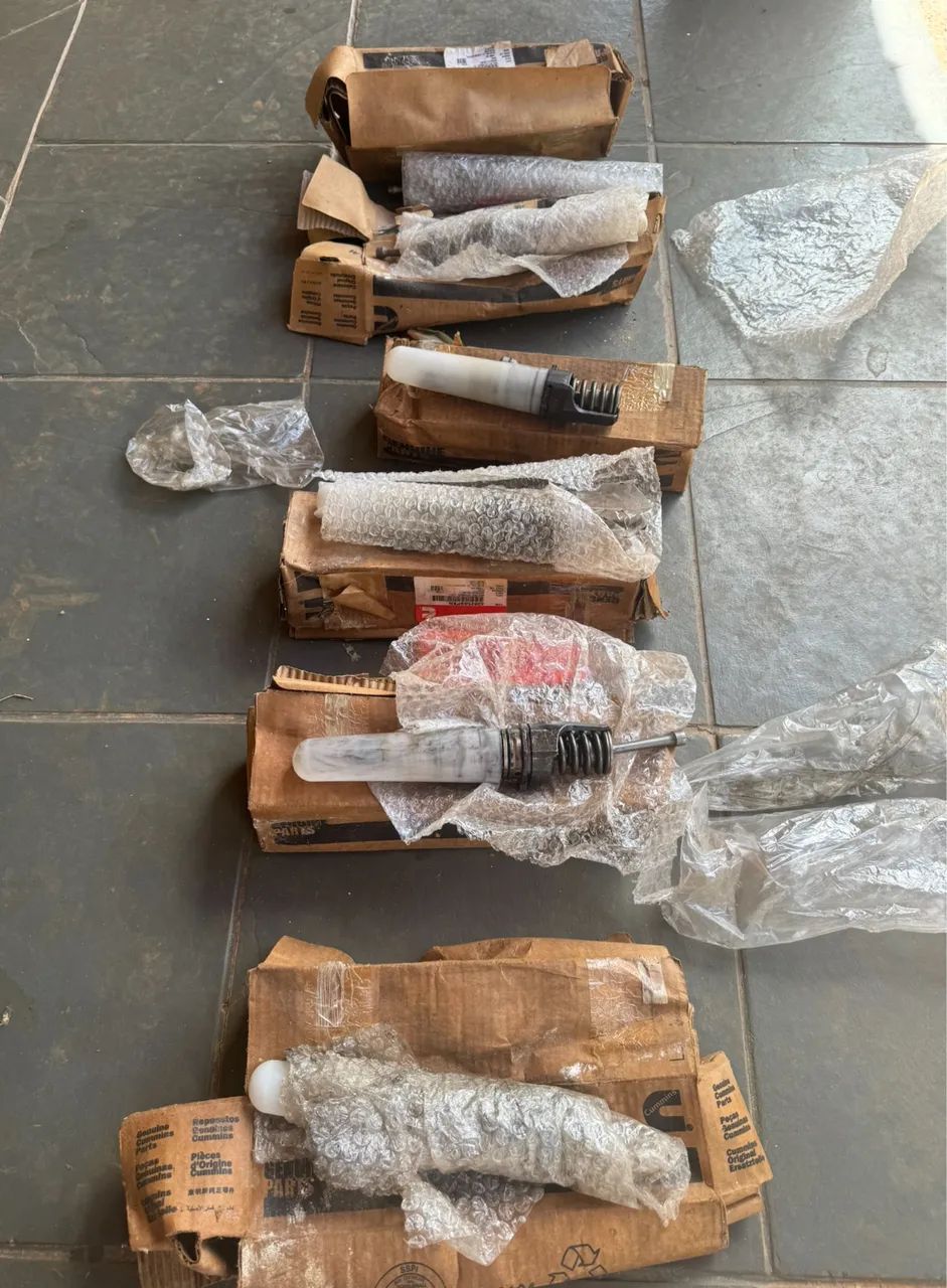 6 unidades injetoras do motor CUMMINS LEIA A DESCRIÇÃO 